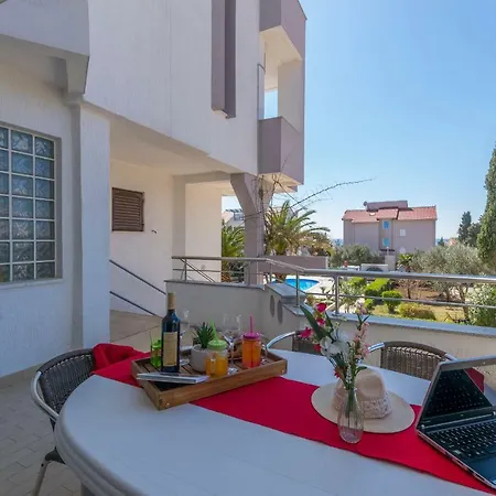 Apartments Villa Daniela Novalja Exterior photo