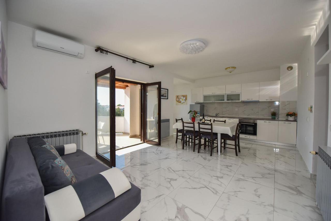 Daniela Apartament Novalja